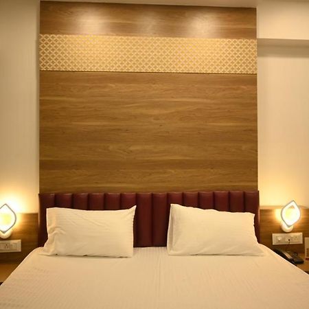 Hotel Prime Square Daund Exterior foto