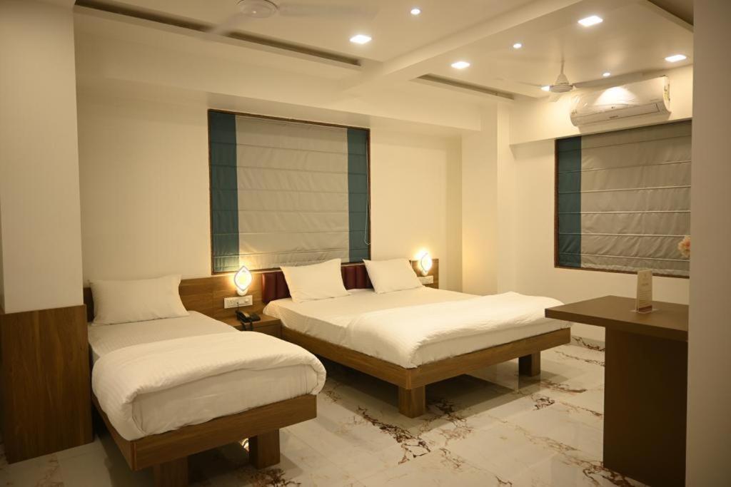 Hotel Prime Square Daund Exterior foto